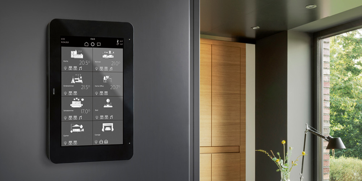 JUNG Smart Panel 8 bei Elektro Weiler GmbH in Steinheim