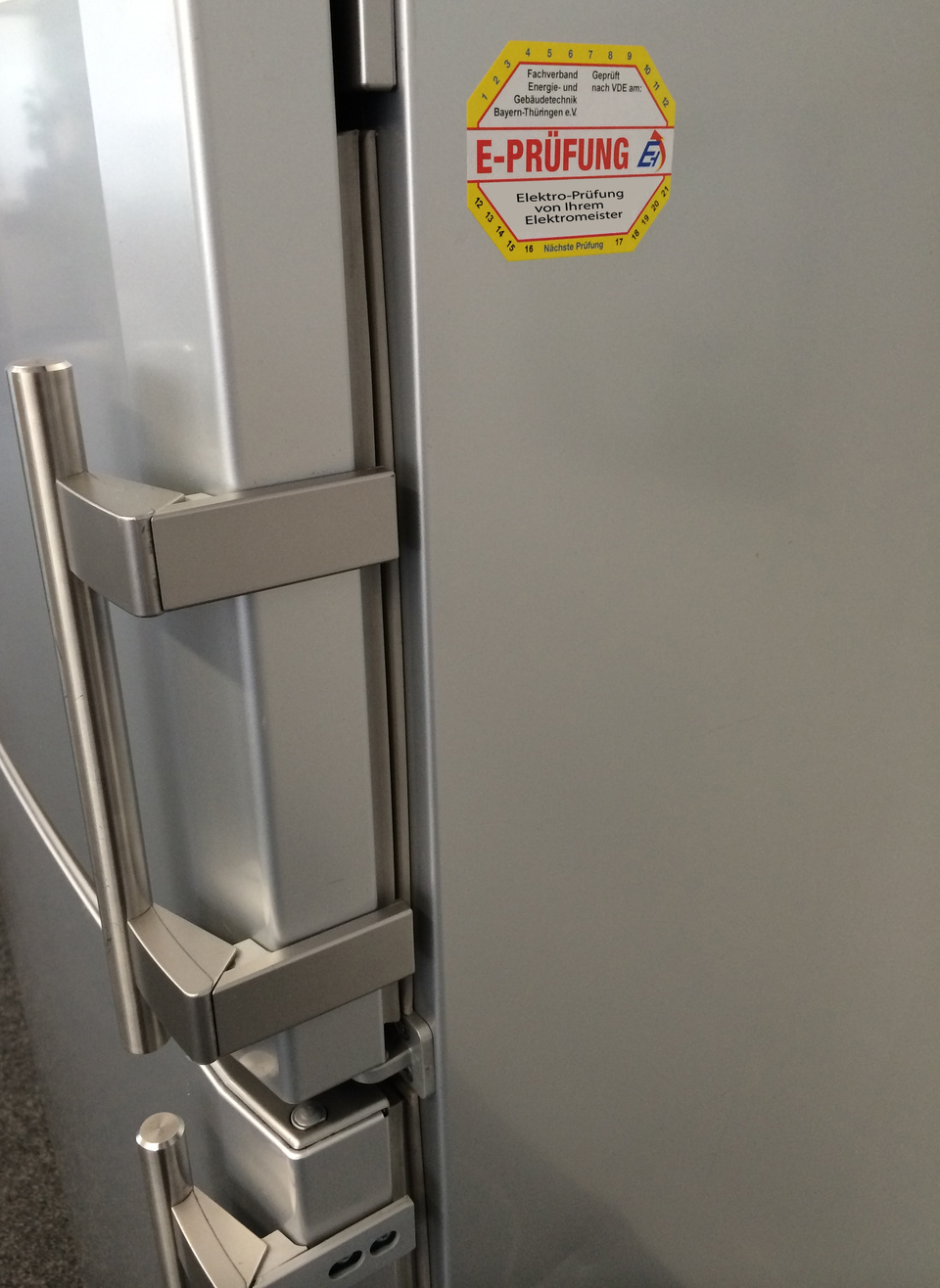 Bild E Pruefung m bei Elektro Weiler GmbH in Steinheim